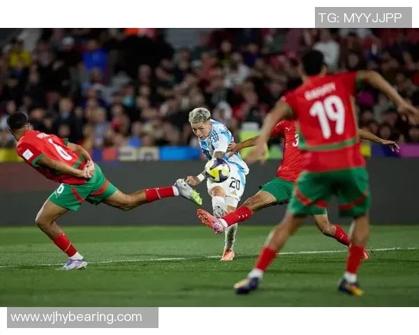 残阵对决！意大利杯罗马主场复仇都灵：红狼无锋阵破局还是公牛偷袭？